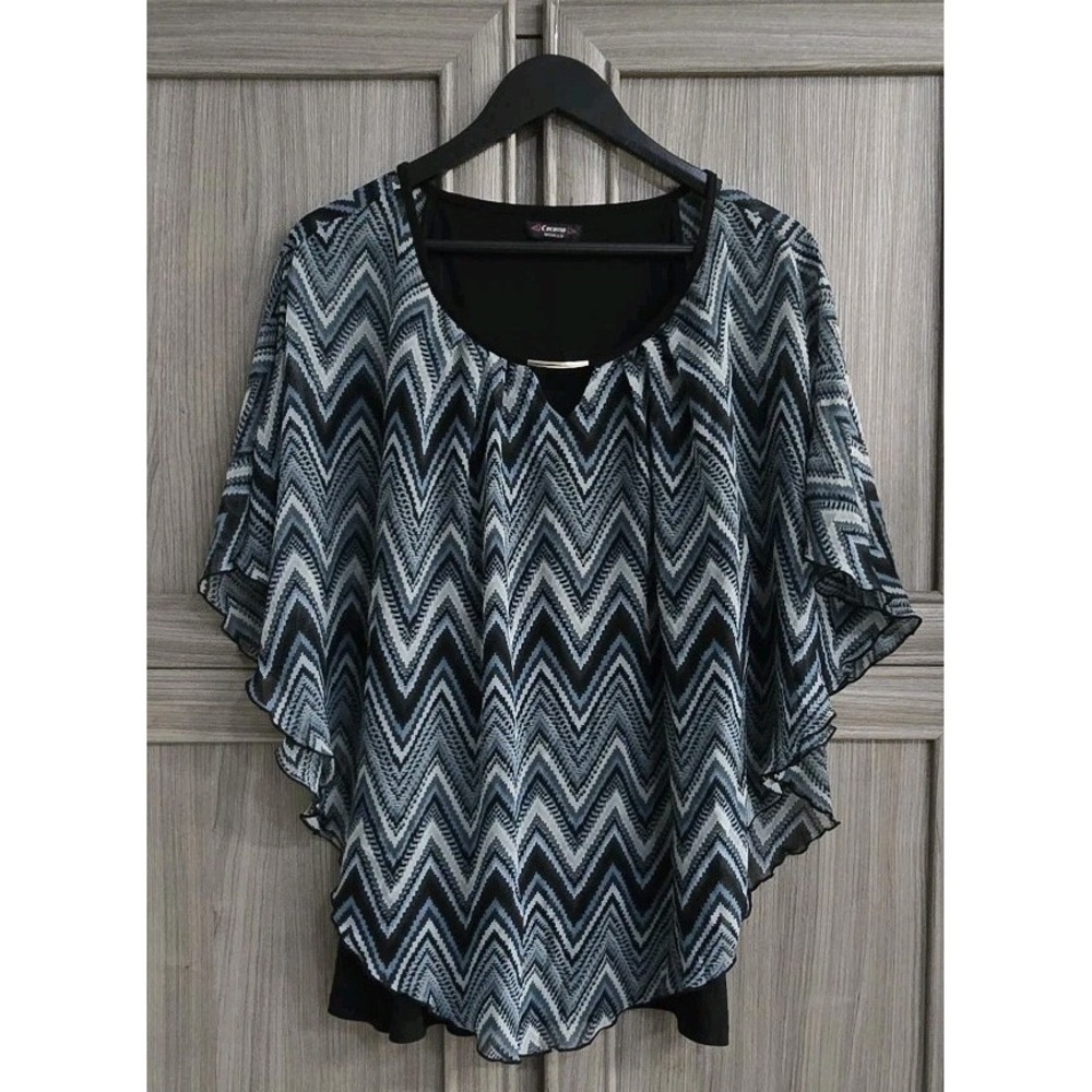 Women's Cocomo Geometric V-Neck Blouse Tunic Metal Bar Accent M/L